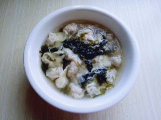21、#咸味#紫菜虾皮鲜肉小馄饨,这样紫菜虾皮鲜肉小馄饨就做好啦!
