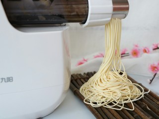 7、炸酱面,我选的细面模头，坐等出面～