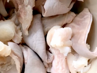 3、佛跳墙,猪肚片