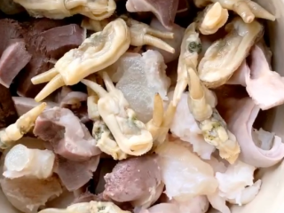 5、佛跳墙,面上摆蛏干