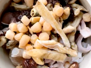 8、佛跳墙,干贝以及泡过的花胶