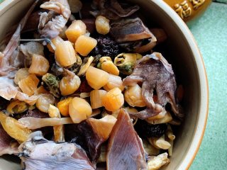 10、佛跳墙,然后就可以准备加高汤上锅了~