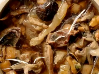 13、佛跳墙,最后，一份鲜美的佛跳墙就完成了~