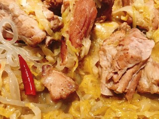 13、酸菜炖排骨,酸辣酸辣的