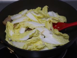 10、白菜粉丝汤,再加入娃娃菜