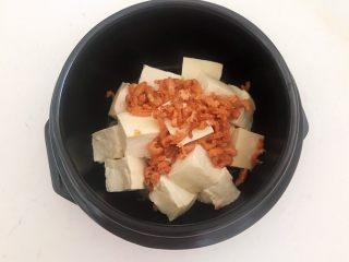 14、砂锅豆腐汆羊肉,加入干虾仁