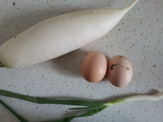 2、萝卜丝汤,准备食材备用