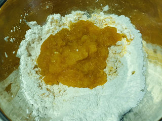 10、南瓜小圆子,加入南瓜泥