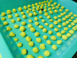 13、南瓜小圆子,再搓小圆粒