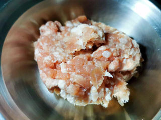 4、萝卜肉丸汤,肉馅