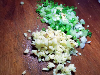 9、萝卜肉丸汤,葱姜切末