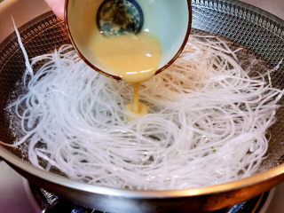 20、萝卜肉丸汤,萝卜丝汤中加入一勺鱼贝鲜