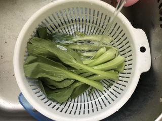 11、酸汤荞麦面,青菜洗干净