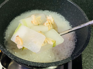 13、冬瓜蛤蜊汤,冬瓜片透明；