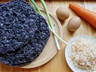 1、紫菜虾皮汤,准备所需食材。