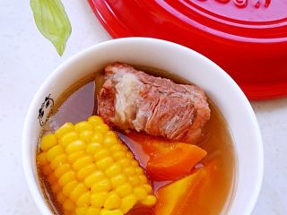 3、玉米排骨汤,成品。