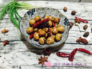 5、五香鹌鹑蛋,出锅后，放置4-5小时后即可食用。放置一夜更好。我这个放置了一夜。。