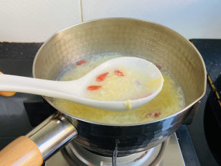 10、鸡蛋醪糟汤,搅拌均匀