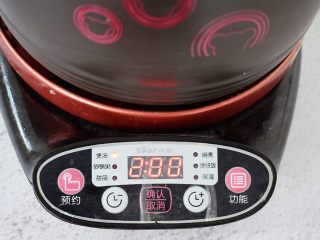 7、虫草花乌鸡汤,启动“煲汤键”，默认时间为2小时
