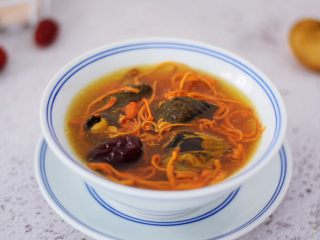 11、虫草花乌鸡汤,成品图