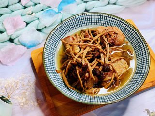 19、茶树菇炖鸡汤,茶树菇鸡汤，成品图