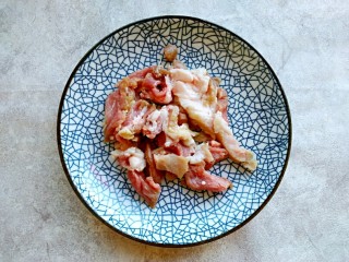 4、芹菜炒干豆腐,猪肉切片