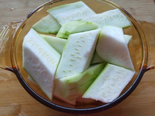 5、丝瓜蛋汤,装盘备用。