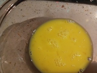 7、丝瓜蛋汤,搅拌均匀。