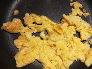 10、丝瓜蛋汤,装盘备用。