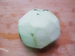 2、油泼酸辣茄子,茄子去皮