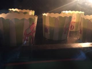 11、纸杯蛋糕,烤箱预热，170度上下火20分钟左右；PS：烤箱温度仅供参考！