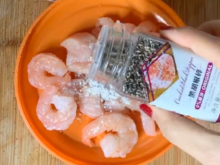 5、奶油蘑菇浓汤,黑胡椒盐调味