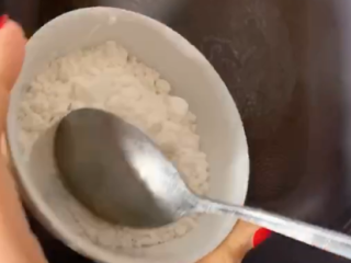 10、奶油蘑菇浓汤,锅烧热，干炒面粉