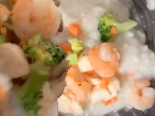 13、奶油蘑菇浓汤,加事先炒好的配菜