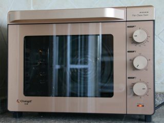 4、香辣烤鱼,长帝烤箱选择热风循环模式，220度预热。