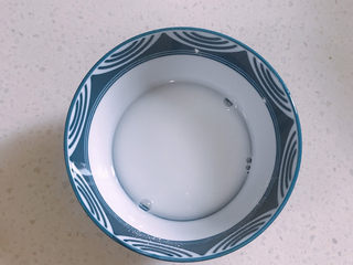 10、鸡蛋豆腐羹,期间准备少许的水淀粉。