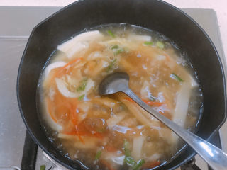 12、鸡蛋豆腐羹,最后根据喜好加入盐生抽或者胡椒粉调味