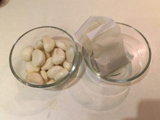 10、肉骨茶面线,蒜头仁、肉骨茶包