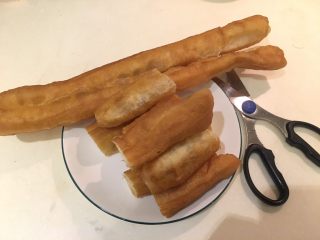 15、肉骨茶面线,对了！油条！这可是肉骨茶的灵魂啊！剪成适当大小
