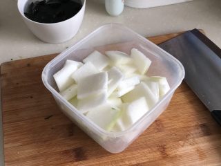 5、点翠清汤白玉丸➕木耳冬瓜丸子汤,冬瓜切两三毫米厚的片备用