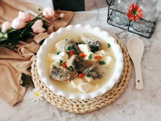 16、黑鱼豆腐汤,盛出食用。