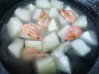 12、冬瓜鸡蛋汤,放入适量水