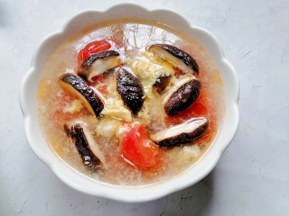 16、西红柿香菇汤,装入容器