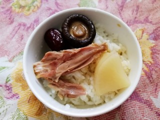 16、老鸭煲,米饭来啦，吃肉、喝汤。