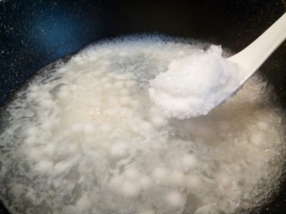 10、#甜味#酒酿圆子鸡蛋羹,加2勺白糖(不喜欢太甜的,可以勺加一点)