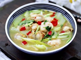 15、金汤酸辣黄瓜扇贝羹,酸辣味浓郁，好喝的不得了。