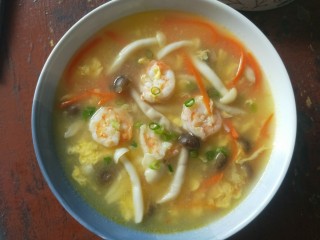 9、三鲜汤,盛出后点缀葱花