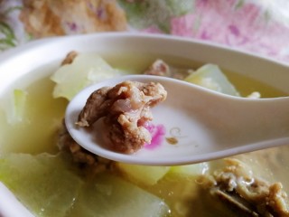 14、冬瓜猪骨汤,猪骨肉酥烂。