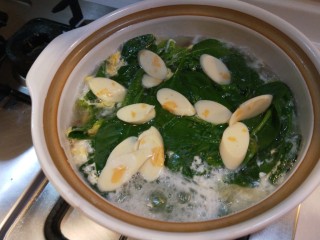 15、芙蓉鲜蔬汤,开锅关火。