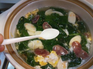 17、芙蓉鲜蔬汤,加入适量盐,生抽即可食用。